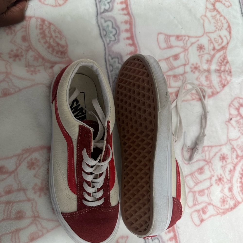 Classic old School Red and cream vans - Picture 3 of 4
